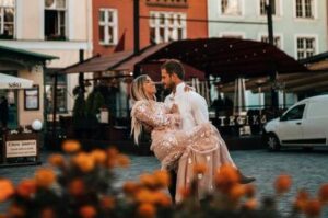 How Trust Can Develop Naturally During New Social Connections in the Baltics