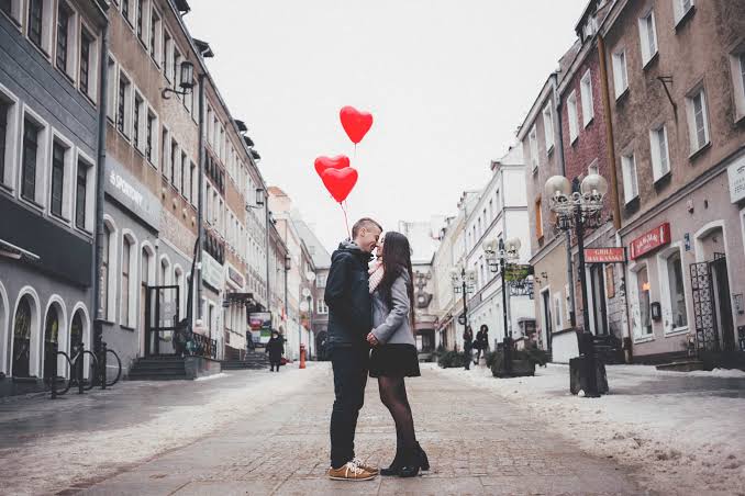 Practical Ways to Feel More Confident When Meeting New People in the Baltics